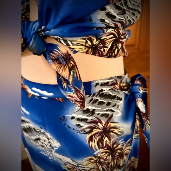 Hilo Hattie Blue Tropical Top and Bottom Set - Picture 4 of 5